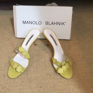 Manolo blahnik green flower heels